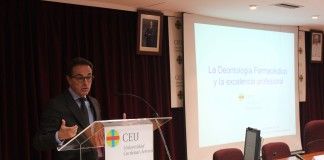 El presidente de la Asociación Española de Farmacia Social aborda en la CEU-UCH la importancia de la ética en la profesión farmacéutica