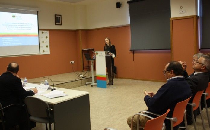 María José Rabadán, durante la defensa en la CEU-UCH de su tesis doctoral sobre tratamiento informativo de las drogas en la prensa europea.
