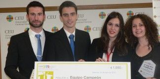 Alumnos de la Universidad de Santiago de Compostela, ganadores del XII Torneo InterCEU de debate universitario organizado por la CEU-UCH