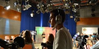 Los candidatos a presidir la Generalitat responden, en programas de televisión en directo, a los alumnos de Periodismo y Políticas de la CEU-UCH