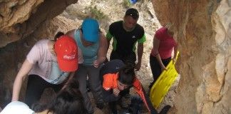 Alumnos del Máster de Urgencias y Emergencias de la CEU-UCH de Elche realizan un taller de rescate de montaña en Finestrat