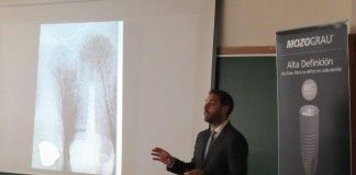 El profesor José Gaviño ofrece el Curso “Endodoncia vs Implante” a los alumnos de posgrado en Odontología de la CEU-UCH