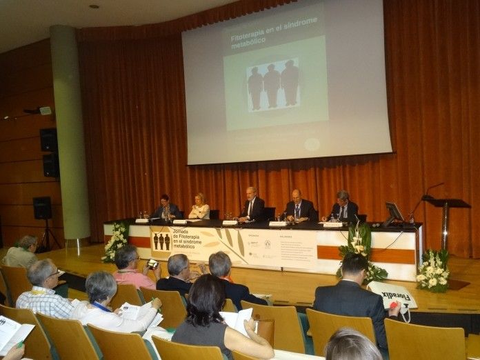 Los rectores de la CEU-UCH y la UV, en la inauguración de las Jornadas, esta mañana en el Jardín Botánico de Valencia.