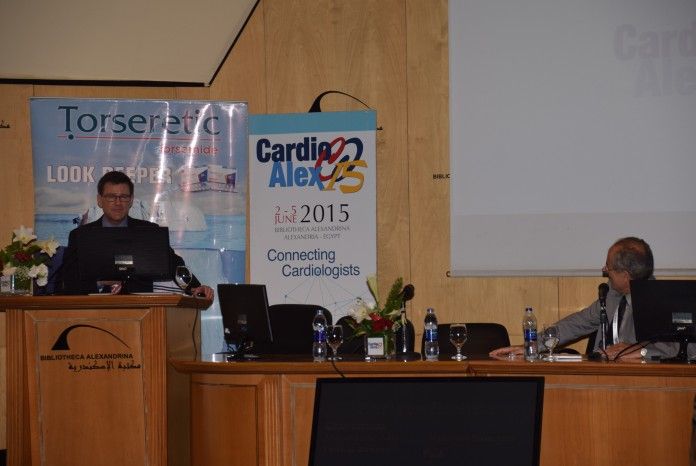 El profesor de Medicina de la CEU-UCH Enrique Rodilla, durante su intervención en el Congreso Cardioalex 2015, en Alejandría.