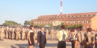 Los profesores de la CEU-UCH Milagros Benito y José Vicente Carmona, nombrados Policías Militares Honoríficos del BPM I de Bétera