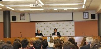 Estudiantes de Derecho y Ciencias Políticas de la CEU-UCH asisten a la conferencia “¿Está la Administración de Justicia Politizada?” ofrecida por el magistrado Pedro Castellano