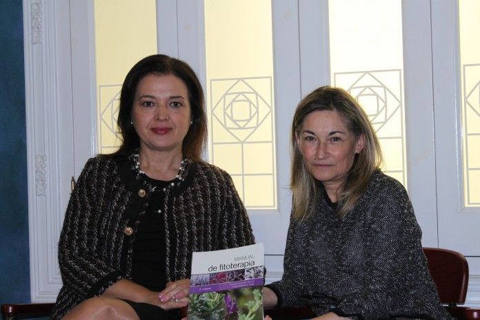 Encarna Castillo e Isabel Martínez Solís, profesoras de la CEU-UCH coordinadoras del Manual de Fitoterapia.