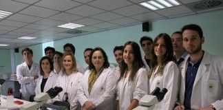 Estudiantes de Enfermería y Medicina de la CEU-UCH en Castellón participan en un proyecto de investigación sobre la atención multidisciplinar del cáncer de mama