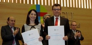 Premio Ángel Herrera para los profesores de la CEU-UCH David Viana y Laura Selva por su artículo publicado en Nature Genetics Los profesores de Veterinaria de la CEU-UCH Laura Selva y David Viana en la entrega de los Premios Ángel Herrera, celebrada el 25 de enero en Madrid.