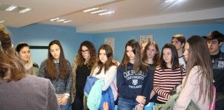 Un centenar de alumnos de bachillerato de Elche han participado en la Jornada de Puertas Abiertas de la CEU-UCH