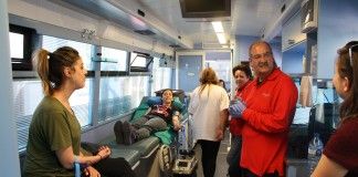 Más de 100 alumnos y profesores de la CEU-UCH de Elche donan sangre al Centro de Transfusión de la Comunidad Valenciana