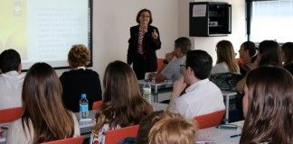 Los alumnos de Enfermería del CEU aprenden a detectar la violencia de género en la consulta