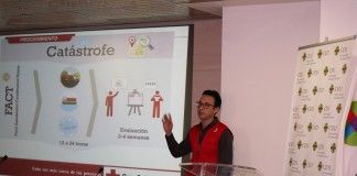 El responsable autonómico de Ayuda Humanitaria de Cruz Roja clausura la tercera edición de «Educar para la salud» del CEU de Castellón