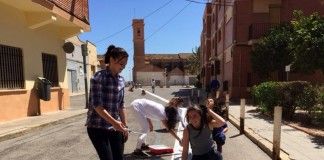 Urbanismo participativo: vecinos y estudiantes de la UCH-CEU proponen en una “mesa abierta” los nuevos usos de la plaza Sant Bertomeu de Alfara Primeras actuaciones para definición de nuevos usos de la plaza Sant Bertomeu de Alfara del Patriarca, frente a la Escuela de Enseñanzas Técnicas de la CEU-UCH