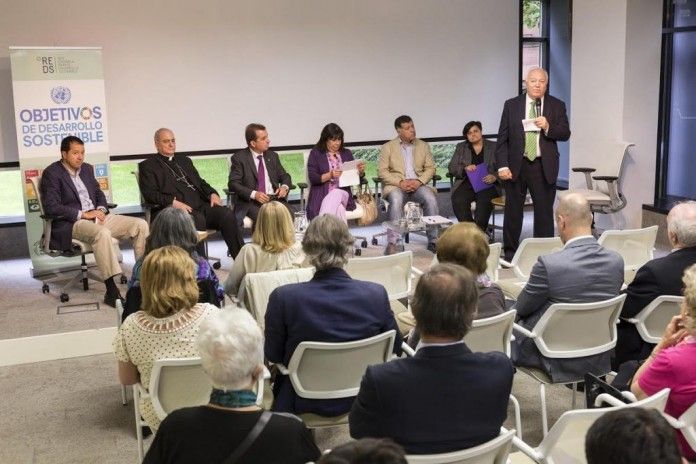 A la derecha, el presidante del SDSN-Spain, Miguel Ángel Moratinos, y la profesora de la CEU-UCH María José Pou. FOTO: SDSN-Spain.