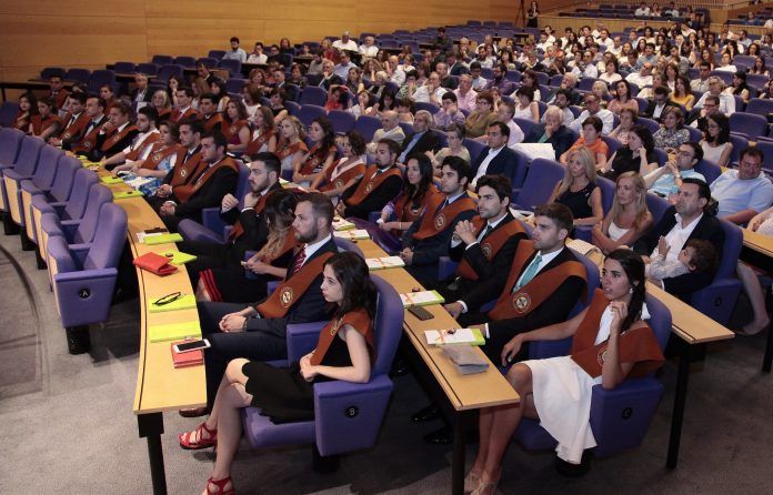 Las nuevas promociones de Ingeniería del Diseño Industrial y Desarrollo de Productos y de Arquitectura de la CEU-UCH.
