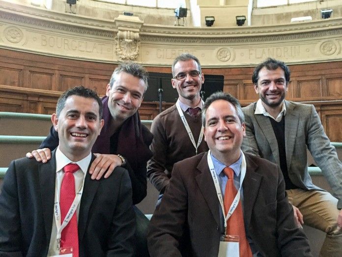 De izquierda a derecha, Miguel Gozalo, de la Universidad Estadual Paulista de Sao Paulo (Brasil), Eliseo Belda, de la Universidad de Murcia (España), Fernando Martínez-Taboada, de la Universidad de Sídney (Australia), y José Luis Retortillo, de la Universidad de Burdeos (Francia), en la primera aula de Veterinaria del mundo, en la École Nationale Vétérinaire de Lyon.