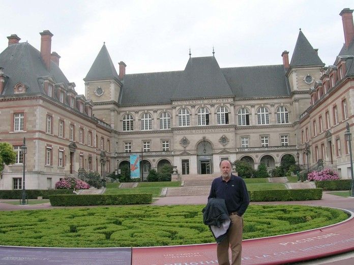 El catedrático de la CEU-UCH Miguel Herráez, durante su última estancia de investigación en la École Normale Supérieure de París.
