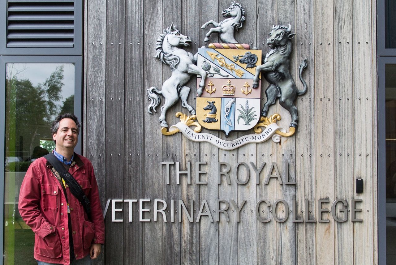 El profesor de Veterinaria de la CEU-UCH José Ignacio Redondo, durante una de sus estancias de investigación en el Royal Veterinary College de la University of London.