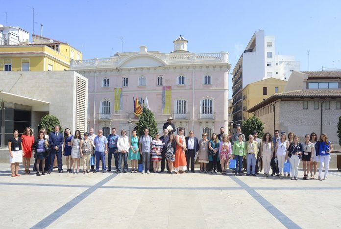 Los miembros del Grupo de Ética y Comunicación de la IAMCR, reunidos hoy en la CEU-UCH.