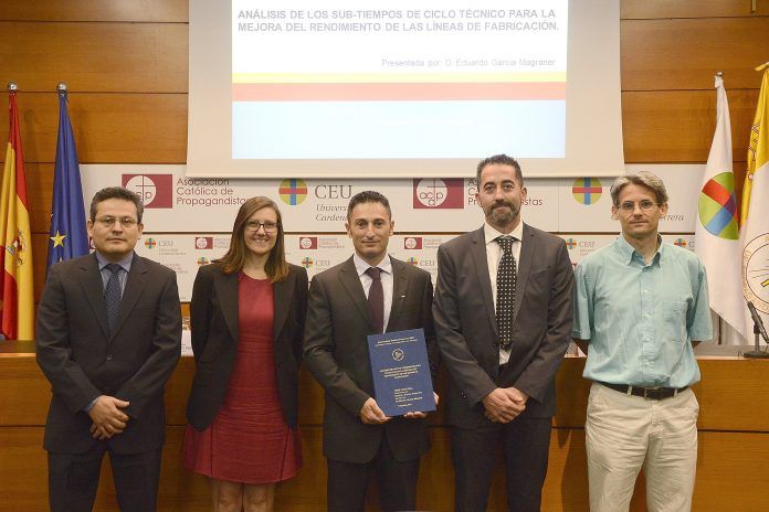 Los miembros del tribunal junto al autor y al director de la tesis. De izquierda a derecha, Ubaldo Pineda, Nuria Rosillo, Eduardo García Magraner, Nicolás Montes y Luis Gracia Calandín.