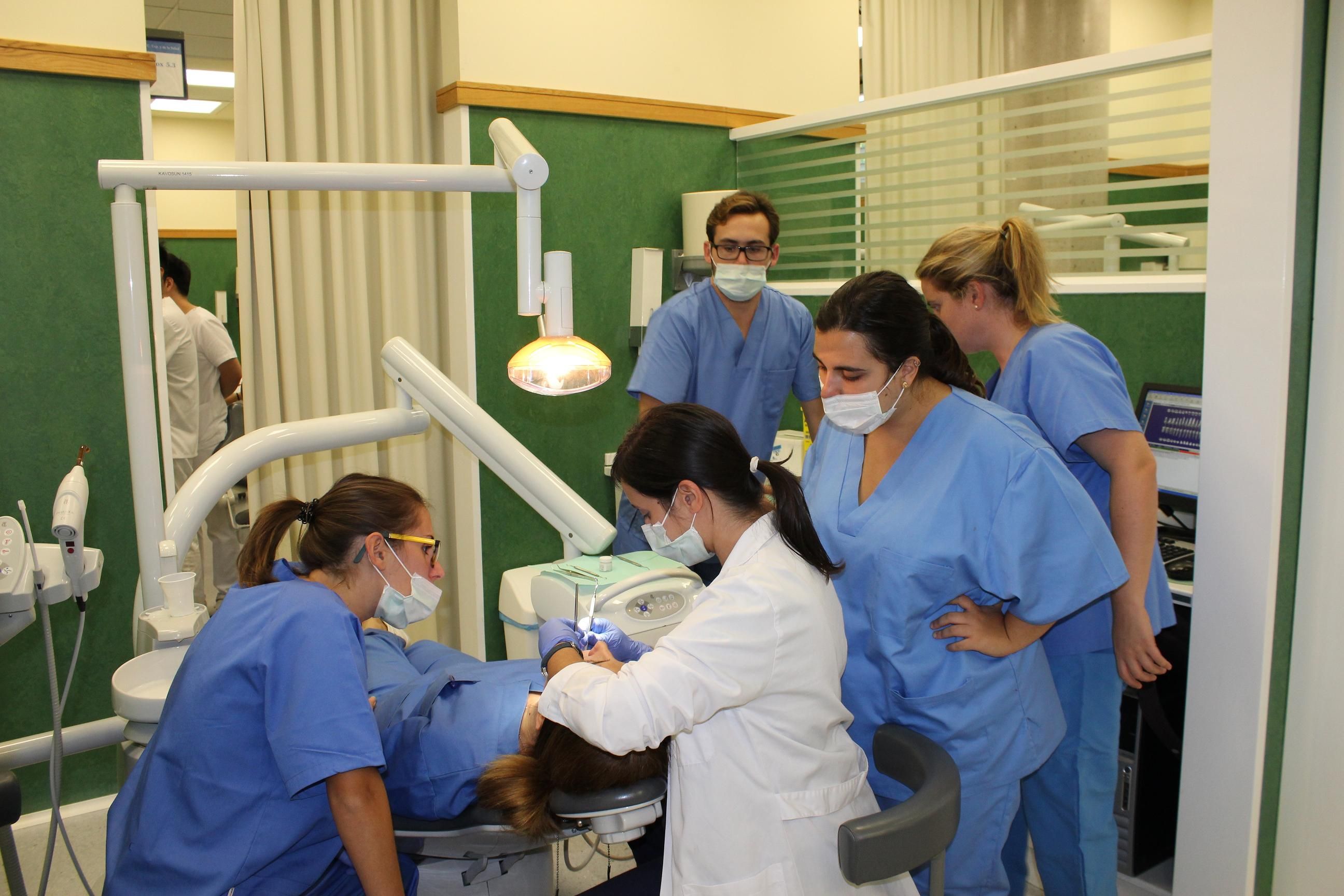 alumnos-master-odontologia