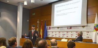 Congreso internacional sobre lucha contra la corrupción, organizado por CEU-UCH y AVAPOL El politólogo Pablo Simón, editor de Politikon, ha abierto las sesiones del Congreso.