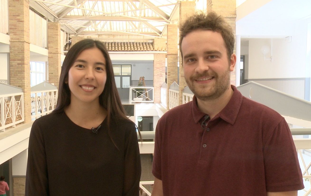 María Kim Esplugues y Agustín García Valverde, fundadores de Totpoc, en la Escuela de Diseño de la CEU-UCH.