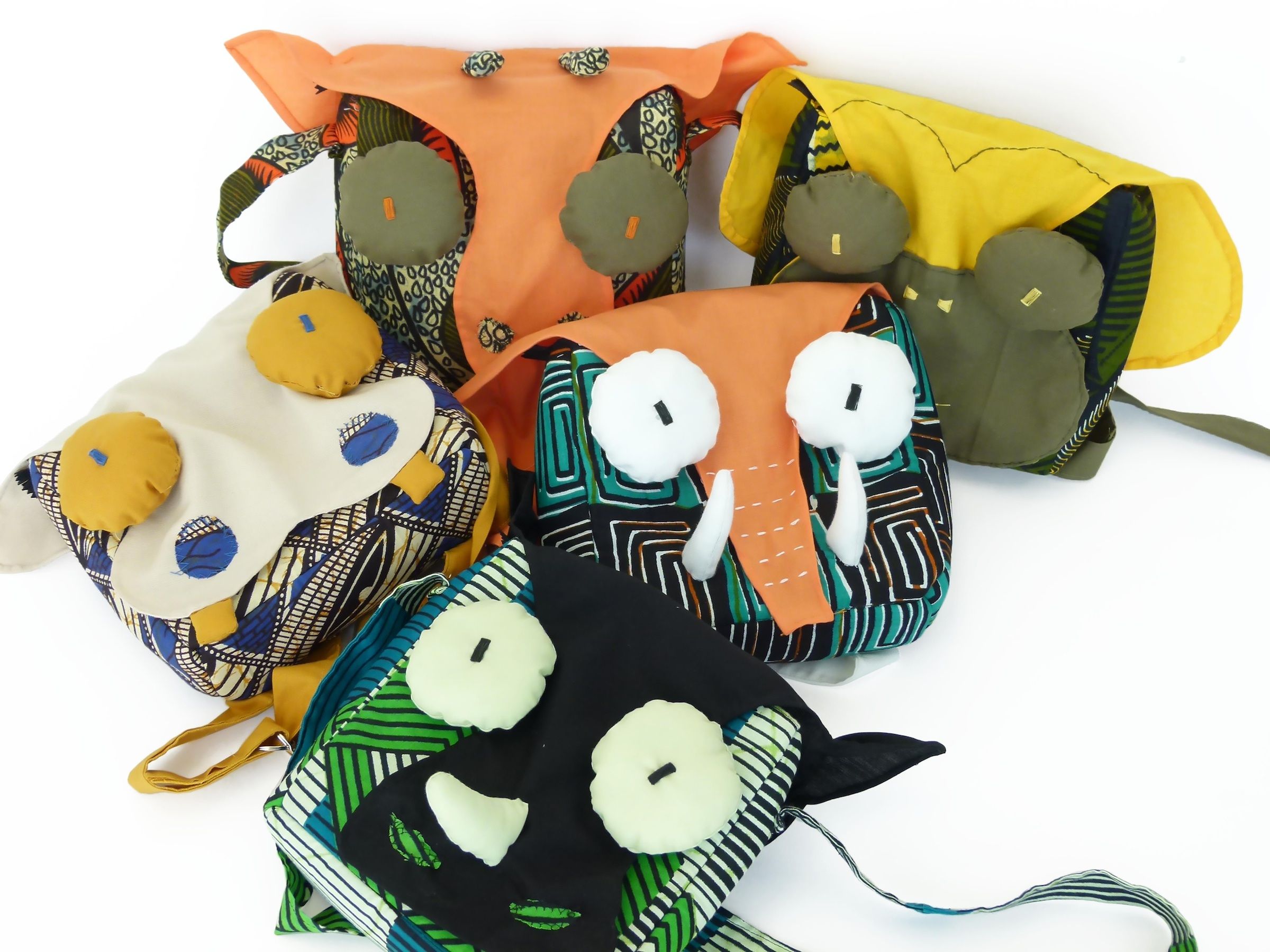 Mochilas diseñadas por Free Design Bank y producidas en Kenia por las mujeres de Jimudu Women Group.