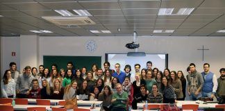 Homenaje de los alumnos de Medicina del CEU a Francisco Traver