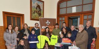 La Peña CEU-Manu Trigueros dona material deportivo y juguetes a la Joventut Antoniana de Vila-real