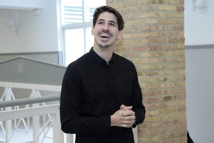 Edo, en la Escuela de Diseño del CEU de Valencia, donde se formó.