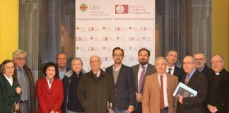 Más de veinte expertos analizan algunas de las figuras clave de la Iglesia valenciana y española del siglo XVIII En el centro, Emilio García Callado y el decano Elías Durán, junto a ponentes y organizadores de las Jornadas “Res Ecclesiae”, esta mañana en el Palacio de Colomina-CEU.