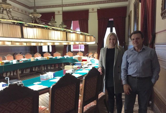 Mónica Belda, profesora de la UCH-CEU de Elche, durante su estancia de investigación en la RAE
