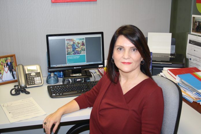 La profesora Adela Aura Larios de Medrano ha contribuido al estudio del Banco Mundia sobre la situación de la Agricultura