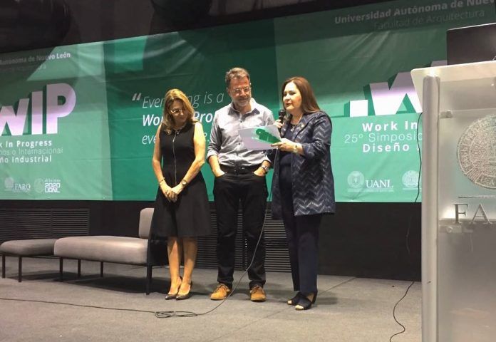 El profesor del CEU Manuel Bañó, invitado a clausurar el XXV Simposio Internacional de Diseño Industrial en la UANL de Monterrey (México).