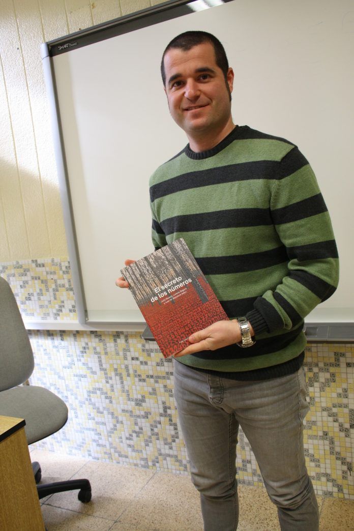 Alberto Zapatera, profesor del CEU en Elche, autor de la investigación sobre el sistema electoral español.