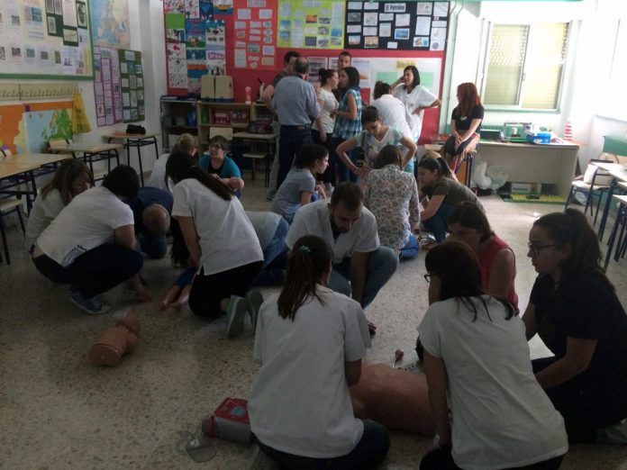 Talleres de RCP de la Escuela de SaludCEU a profesores de Infantil y Primaria de Colegios de Dolores