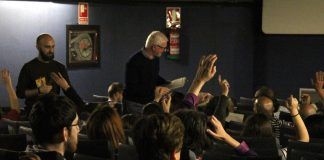 Cine accesible: investigadores del CEU completan un estudio sobre el primer corto europeo que incorpora los cinco sentidos en la proyección Sesión de recogida de datos para la investigación del Grupo GIDYC del CEU, con Miguel Ángel Font (director del corto) y Josep Solves (investigador principal).
