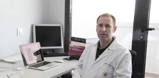 Demuestran los efectos antiinflamatorios de la inyección intravenosa de células madre mesenquimales en infartos y cardiomiopatías El coordinador de Medicine de la Universidad CEU Cardenal Herrera, Juan Carlos Frías, miembro del equipo investigador.