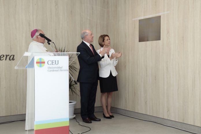 placa-conmemorativa-ccsalud-ceu