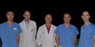 La Cátedra de Neurociencias CEU-Fundación NISA y el Hospital Universitario de la Ribera, premiados por la Sociedad Española de Neurocirugía En el centro, el doctor Piquer junto a los investigadores de la Cátedra de Neurociencias CEU-NISA y el Hospital de la Ribera autores del estudio premiado por la SENEC.