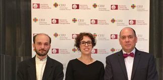 Investigación en Enfermería sobre los factores que más influyen en la calidad de vida de las personas con demencia Marta Lluesma junto a sus directores de tesis: Sergio Murgui (UV) y José Vicente Carmona (CEU-UCH).