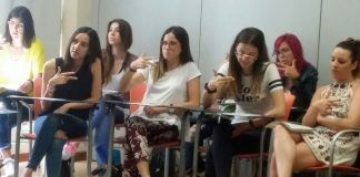Maestros inclusivos: alumnos de Elche se forman para educar a personas sordas