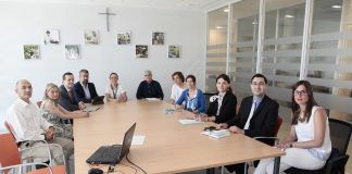 El Departamento de Estado de EEUU respalda el programa de formación de especialistas en tratamiento y prevención de drogas del CEU-UCH y Bionexum Health Los investigadores del Grupo SEPLAN del CEU-UCH y de Bionexum Health, durante su reunión con Brian Morales, del US Department of State.