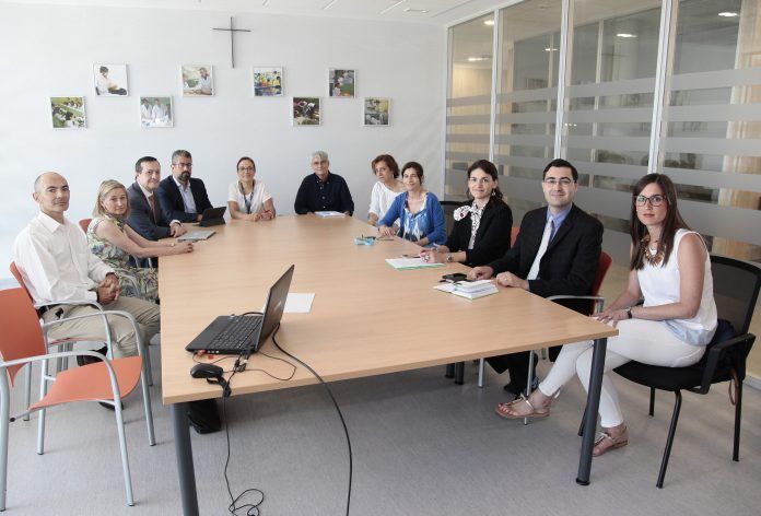 Los investigadores del Grupo SEPLAN del CEU-UCH y de Bionexum Health, durante su reunión con Brian Morales, del US Department of State.