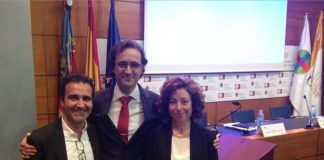 Diseñan un protocolo de cirugía cardiaca mínimamente invasiva, combinado con rehabilitación multimodal, que agiliza el alta hospitalaria de los pacientes Los doctores Vicente Muedra, Juan Antonio Margarit y Lucrecia Moreno, en la defensa de la tesis.