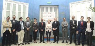 La multinacional francesa ESI financia una Cátedra internacional de investigación de la CEU UCH Representantes del Grupo multinacional francés ESI y la CEU UCH, en la presentación de la Cátedra internacional.