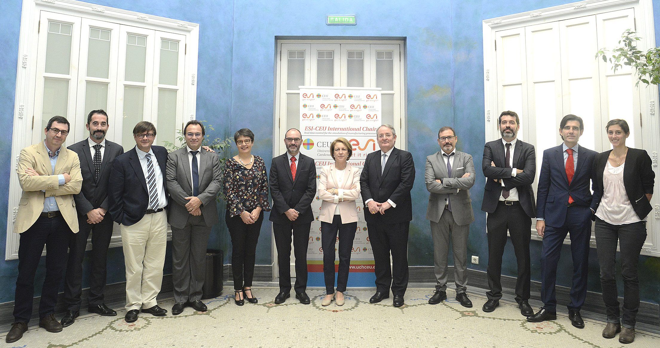 Representantes del Grupo multinacional francés ESI y la CEU UCH, en la presentación de la Cátedra internacional.