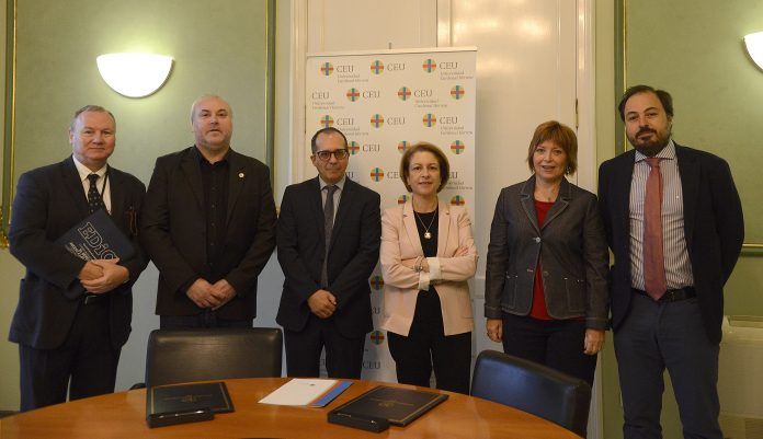 Enrique Soriano, Empar Marco, la rectora de la CEU UCH Rosa Visiedo y los organizadores del Congreso EDIC, inaugurado esta mañana.